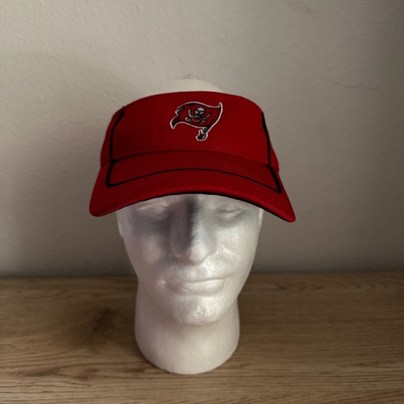 Tampa Bay Buccaneers Visor Cap Hat Red & Black Adjustable Hook & Loop Closure - Picture 1 of 9